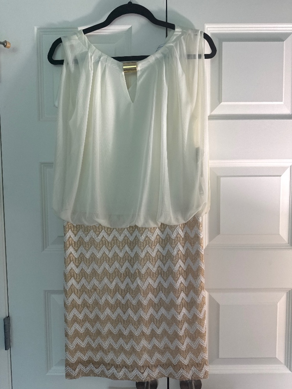 Chelsea Suite Dress Gold & White dress